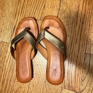Ugg flip flops